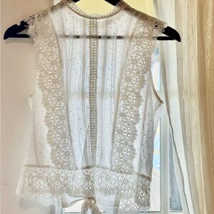 Elegant White Lace Trim Sleeveless Top